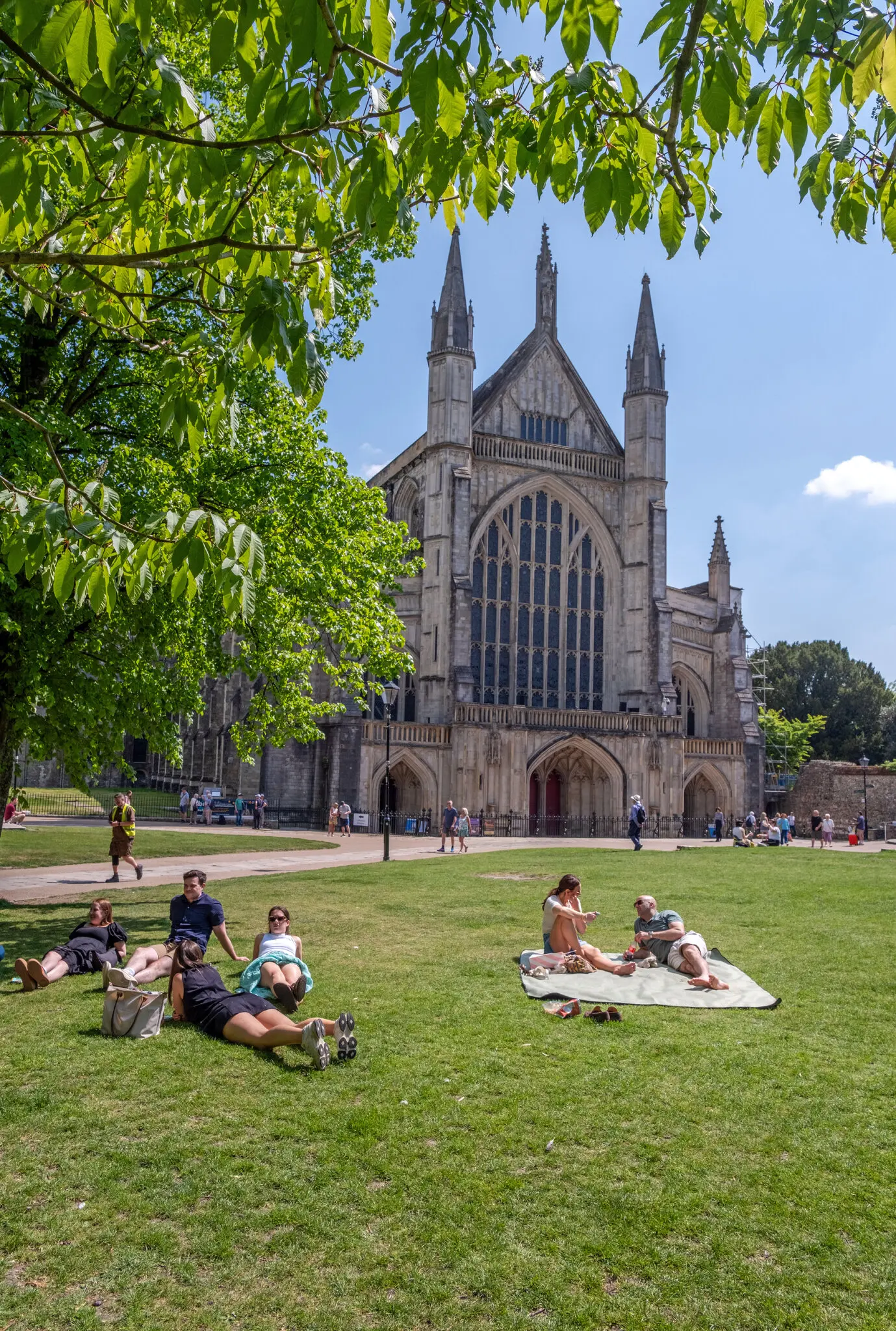 Паломники, які розпочинають свою прогулянку з Вінчестерського собору, можуть отримати свій перший штамп у паспорті паломника, що пропонується Британським паломницьким фондом.